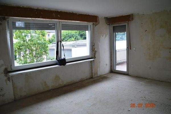 Wohnzimmer, Blick z. Balkon