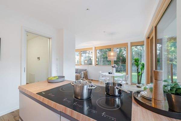 Blick von Kuche auf Essbereich