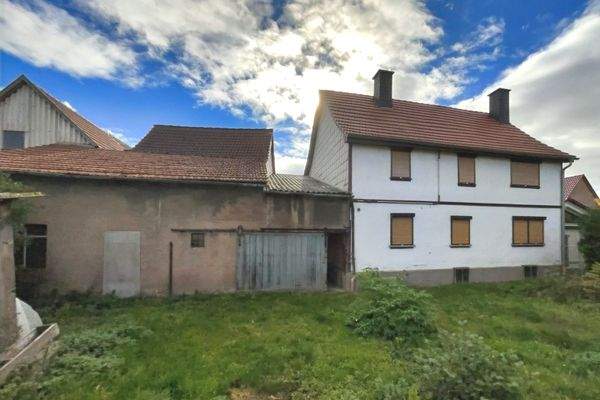 Rückansicht Wohnhaus und Scheune