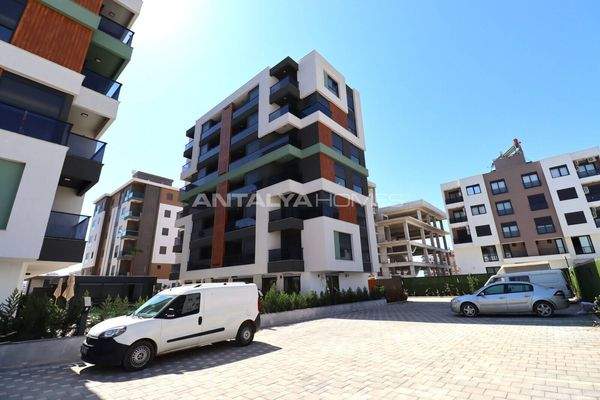 Apartments in a Complex with a Pool Near Hospital in Antalya