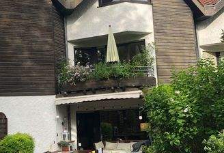 Hausansicht von Garten