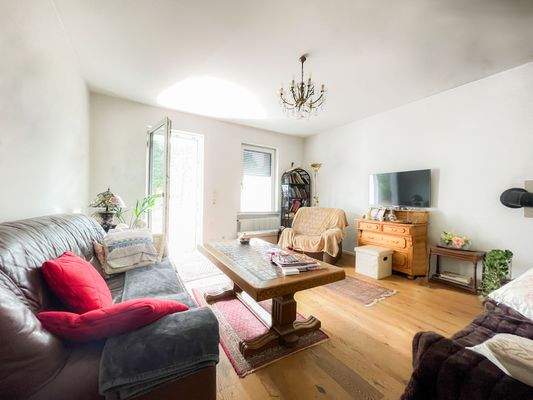 34 Einlieger Wohnzimmer.jpg