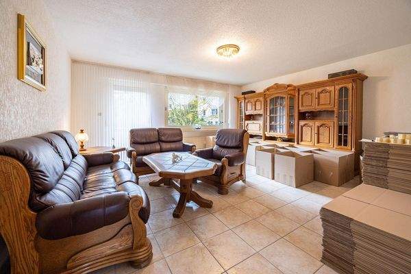 Wohnzimmer mit Zugang Loggia