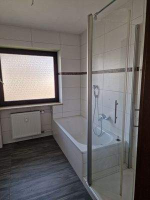 Badezimmer OG mit Fenster