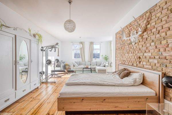 Lichtdurchflutetes Wohn und Schlafzimmer