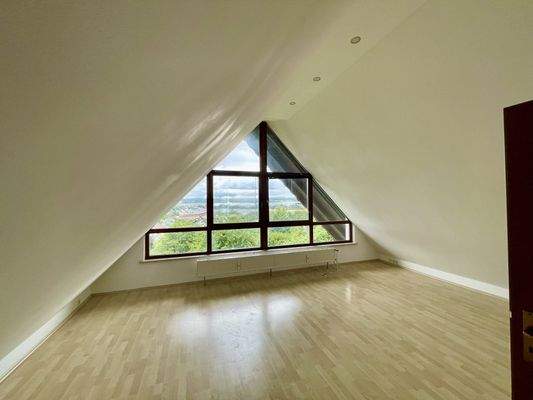 Spitzdachraum im OG