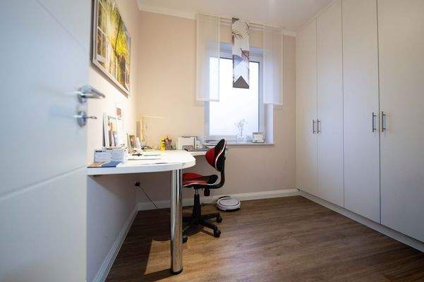 Ankleidezimmer/Büro an SZ - EG 