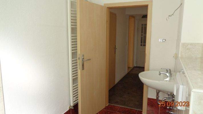 Bad Blick in den Flur.JPG