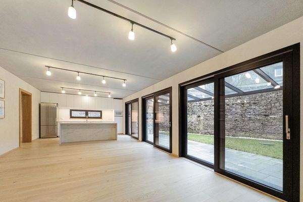 Wohnbereich mit Innenhofblick