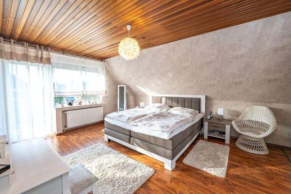 Schlafzimmer mit Ankleidezimmer 