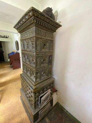 41 Alter Kamin in der Wohnstube des Erdgeschosses 