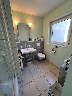 Gäste-WC mit Dusche