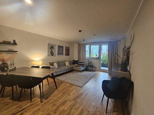 Wohnzimmer mit Essbereich