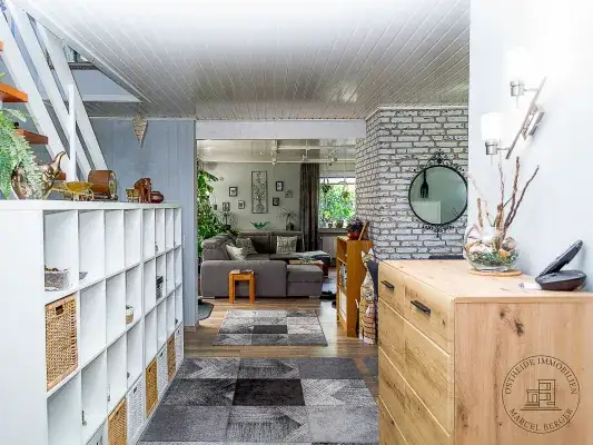 Eingangsbereich mit Blick ins Wohnzimmer