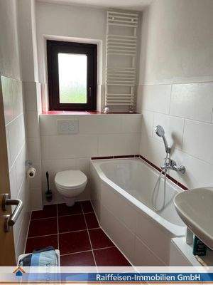 Bad mit Wanne im Obergeschoß