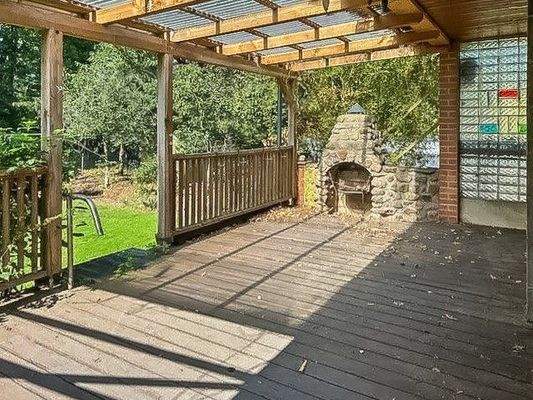 Terrasse mit Außenkamin