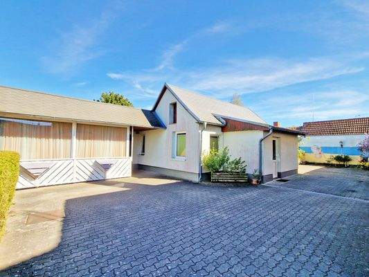 Nebengebäude mit 4 WE