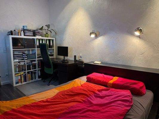 Schlafzimmer + Arbeitsbereich