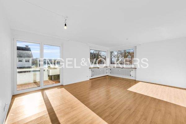 Wohnbereich mit Zugang zum Balkon