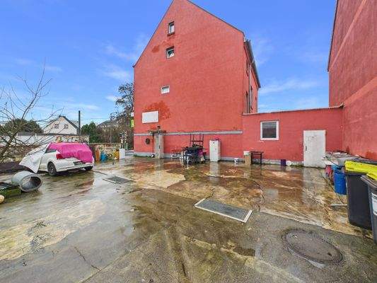 3 Außenansicht / Parkplätze