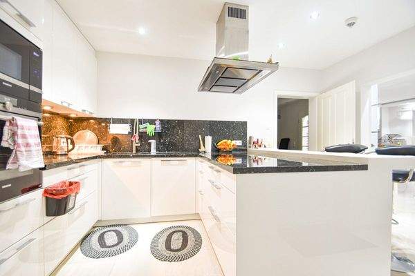 Küche mit Kochinsel