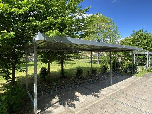 Überdachter Fahrradabstellbereich