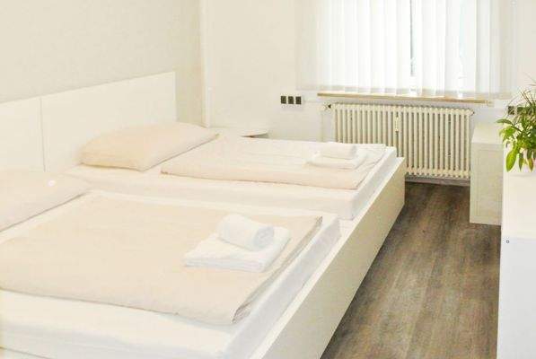 222-3,5-Exkl Schlafzimmer Doppel-Einzelbetten (1 v