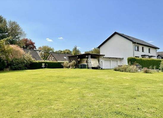 Großes Baugrundstück