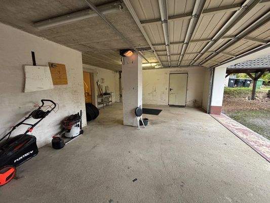 Teilansicht von der Doppelgarage 