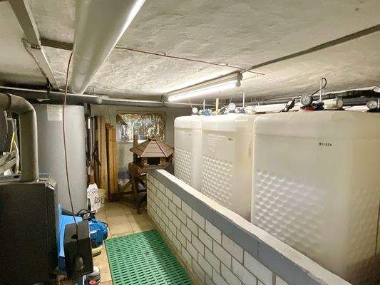 Heizungsraum / Ölheizung / Öltanks (Kunststoff)