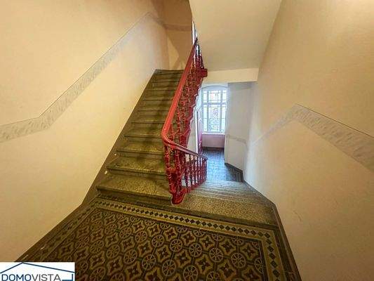 Abstellkammer auf halber Treppe