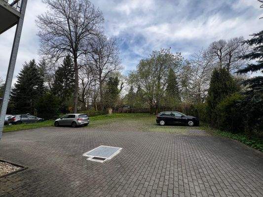 Hinterhof + Stellplatz