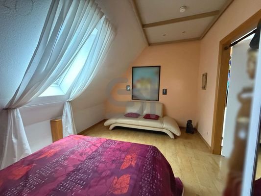Schlafzimmer DG (2)
