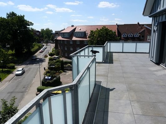 Die Dachterrasse mit Blick in die Umgebung