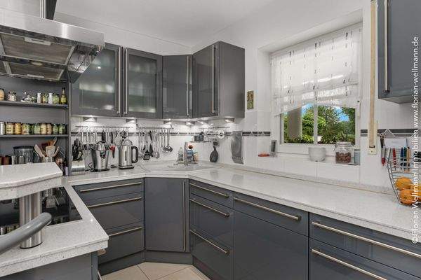 Hochwertige Küche (12,79m²) ...