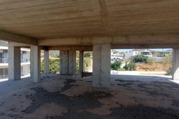 Freistehendes, unfertiges Haus / Skelett mit herrlichem Meerblick in einem schönen Resort