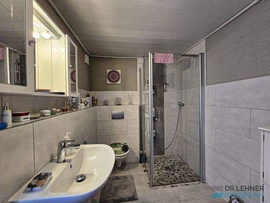 Neues, schmuckes Bad