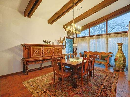 Separater Essbereich mit tollem Blick ins Grüne