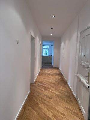 Flur Richtung Küche.jpeg