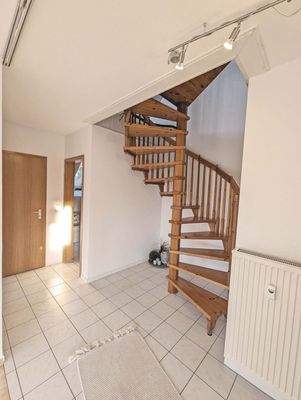 Flur mit Treppe zum Spitzboden _151458