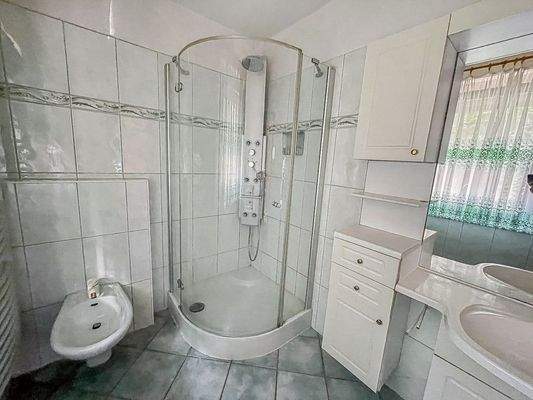 Badezimmer Erdgeschoss Ans. 2