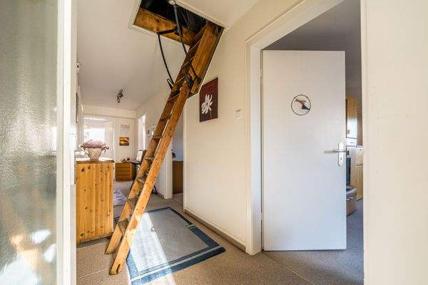 Enschubtreppe Dachboden.jpg