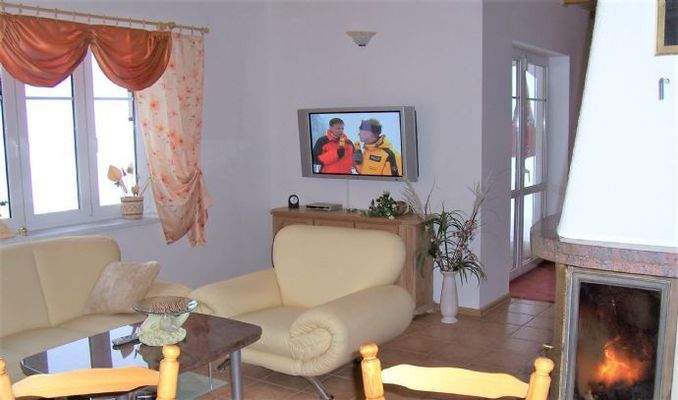 Wohnzimmer mit Blick zur Terrasse