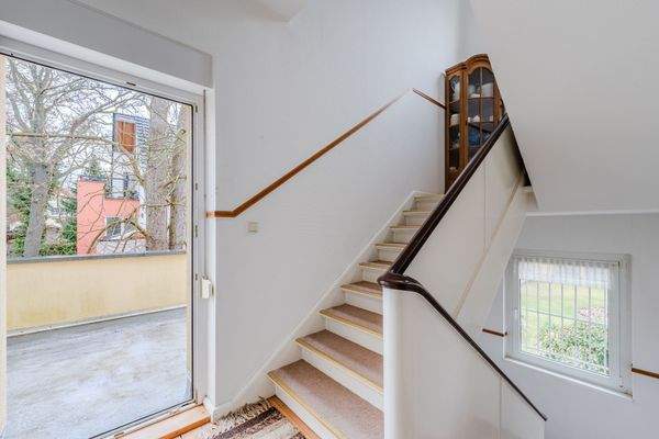 Treppenhaus mit Balkon
