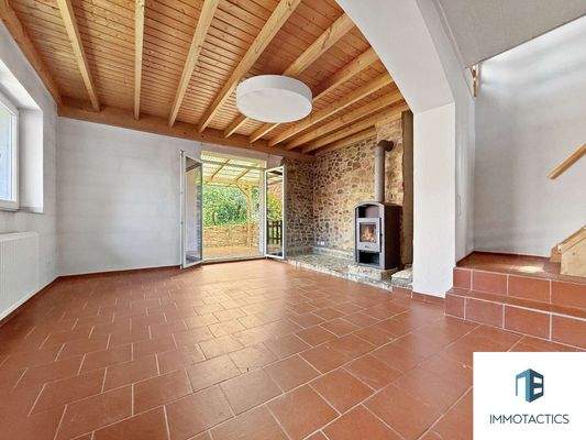 Wohnzimmer mit Kamin 