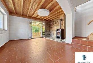 Wohnzimmer mit Kamin 