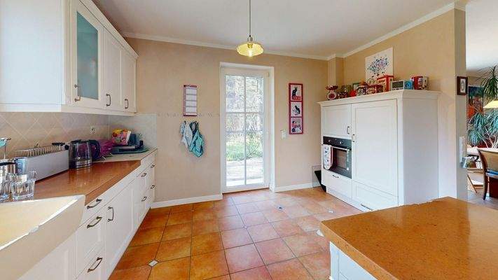 Küche mit Terrassentür