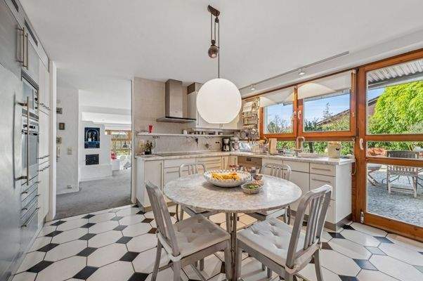 Küche im EG mit Zugang zur Terrasse