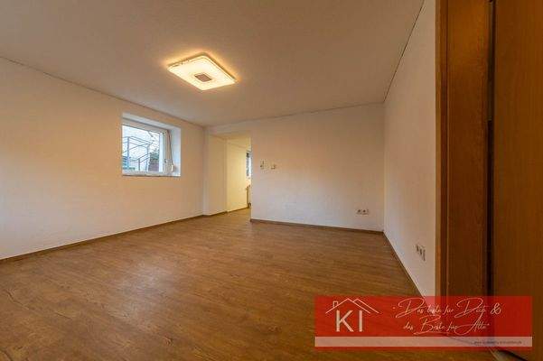 EG Esszimmer vor Küche mit Fußbodenheizung 