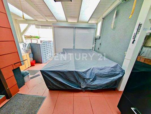 gemütliche, überdachte Terrasse